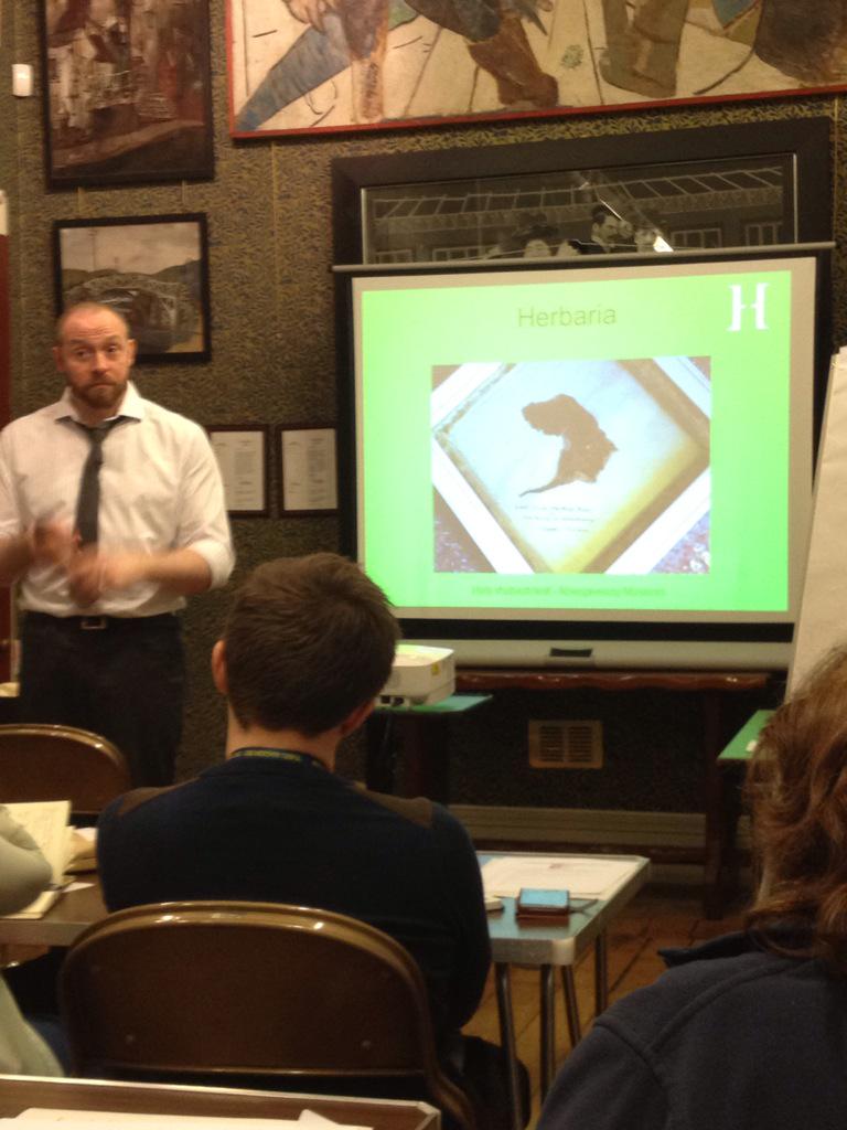 Mon_Heritage's tweet image. Talking to @PaoloViscardi about our holy rhubarb #usingnatsci @LinkinCollWales @WelshMuseumsFed