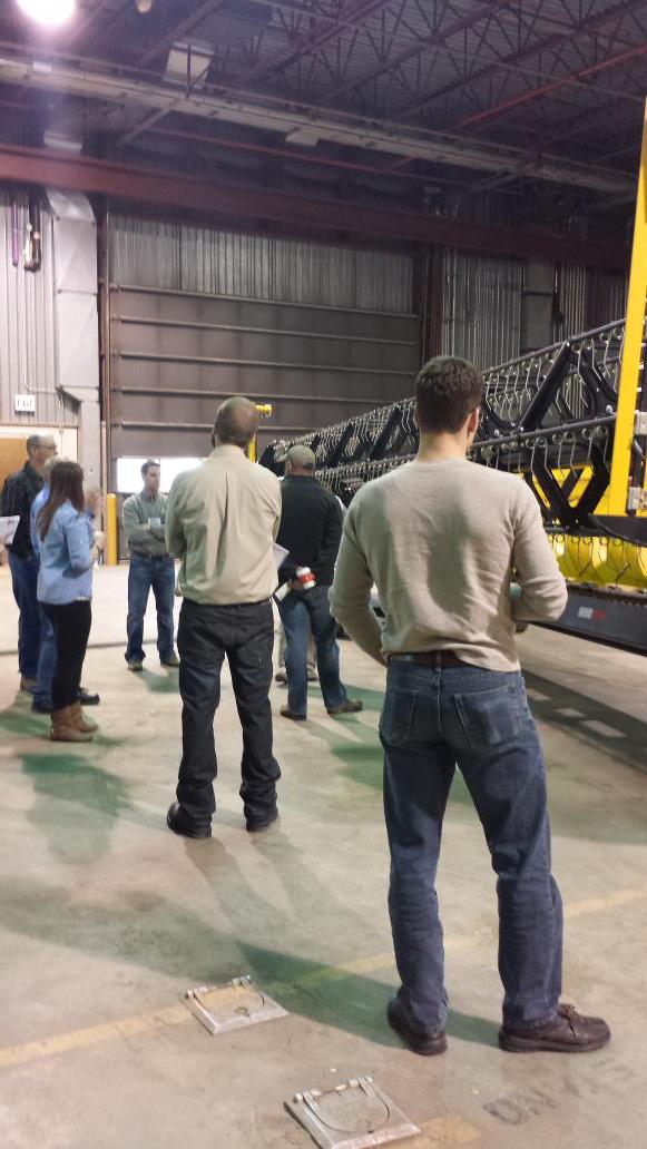 KaitlanGrace's tweet photo. Looking at headers for harvest management. #canoLAB15 @CanolaGrowers http://t.co/OgegaUKeKV