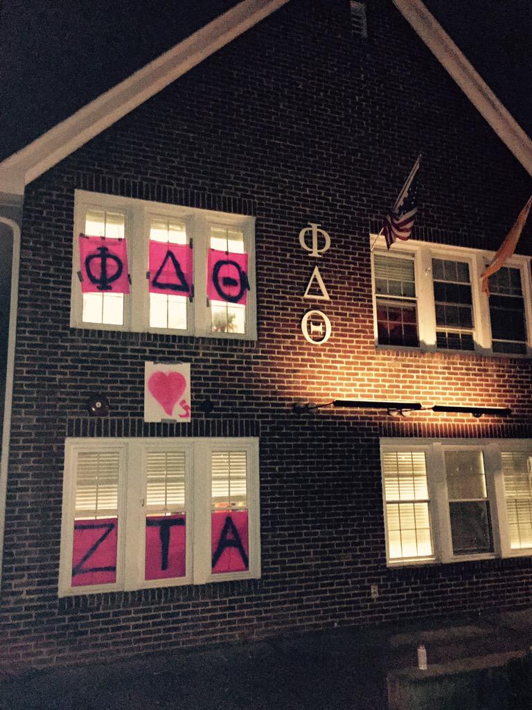 UTPhiDeltaTheta's tweet photo. ΦΔΘ ❤️'s ΖΤΑ @3DayFor_ZTA #thinkpink http://t.co/ZwPDTmgEv7