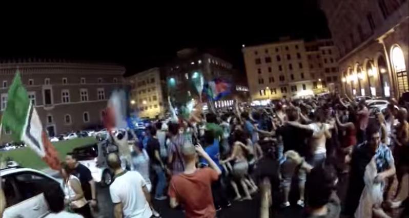 [Lercio #news]
#ultime #ultimora
Sentenza Ruby: città paralizzate da caroselli di puttanieri .