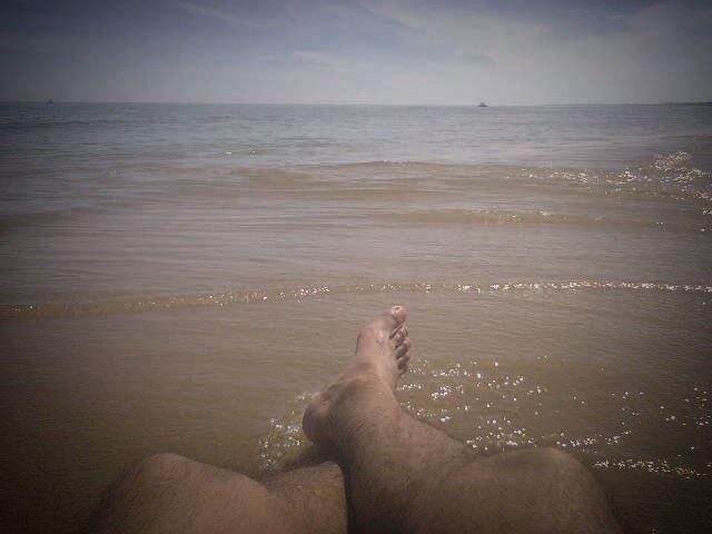 JavierCe22's tweet photo. Un lindo día de calor para estar en la playa #endofsummer #mvd @PiesMasculinos http://t.co/etm4FRAJTI