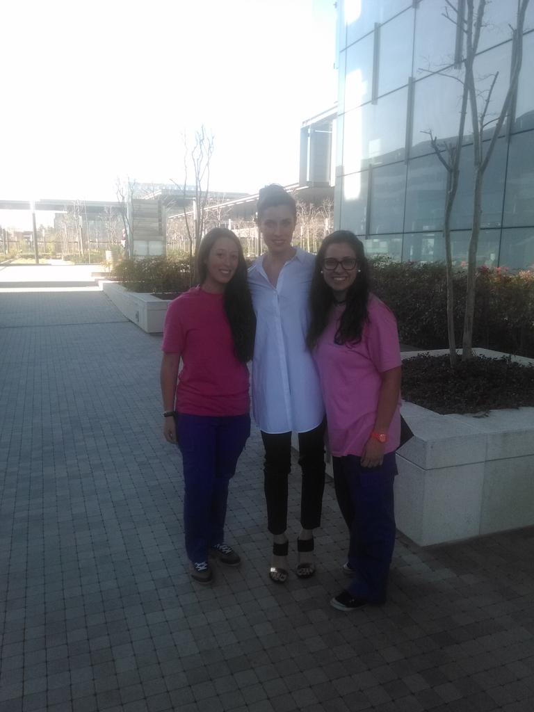 Fotito con <a href="/PilarRubio_/">Pilar Rubio</a> ✌ <a href="/Estefaniamolero/">Estefanía M-A.</a>