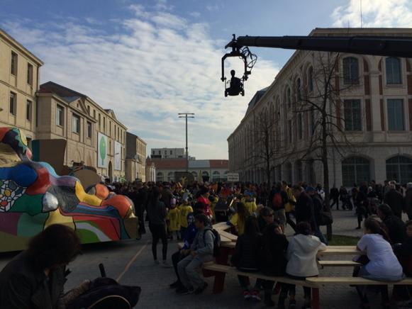 parade #design
#biennaledesign15
#SaintEtienne arrivée en masse à la cité. Bienvenue dans une ville design