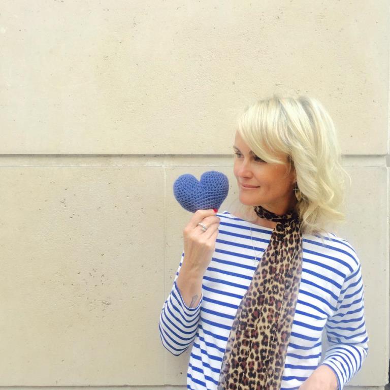 SmetJean's tweet photo. @lhallyday Soutenez enfants autistes le projet de @Ninoo_Asso en vous prenant en photo avec un 💙. #fightagainstautism http://t.co/SCDlsyFxEL