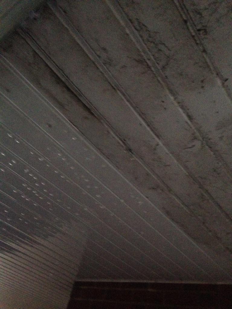 Your_Windows's tweet photo. Late night finish in #Shoreham with a cladding 'overhang' clean. With some during and after pictures. #claddingclean http://t.co/b4YTwIPHT1