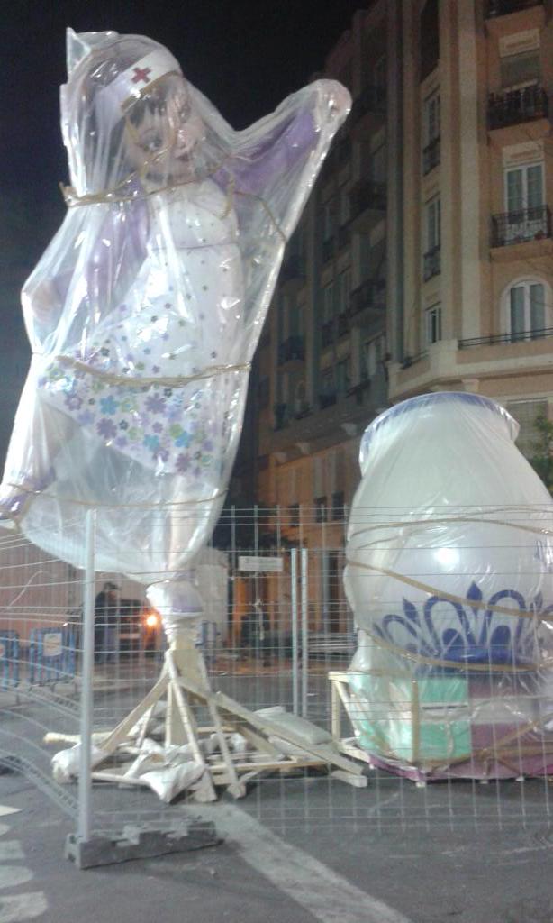 Falla Els Doctors tweet media