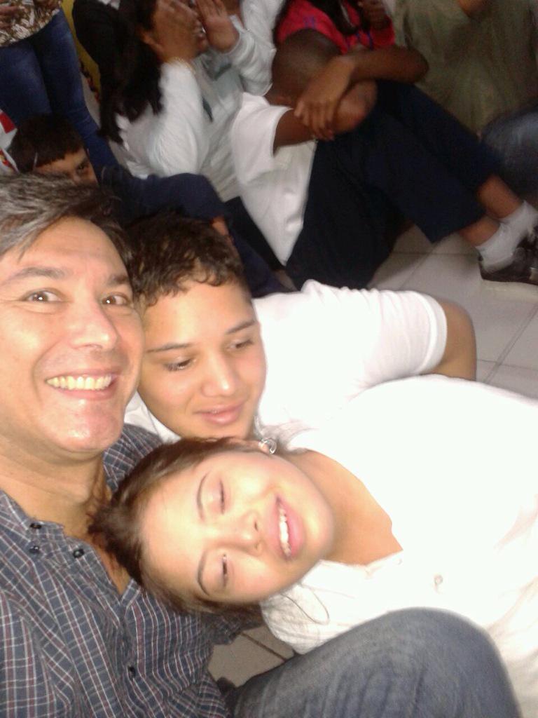 ProfesionalVe's tweet photo. Aquí vemos a nuestro @Nestor_Z junto a los hermosos niños del Instituto de Educación Especial NB Dora Burgueño. http://t.co/cWMPGrpXcQ