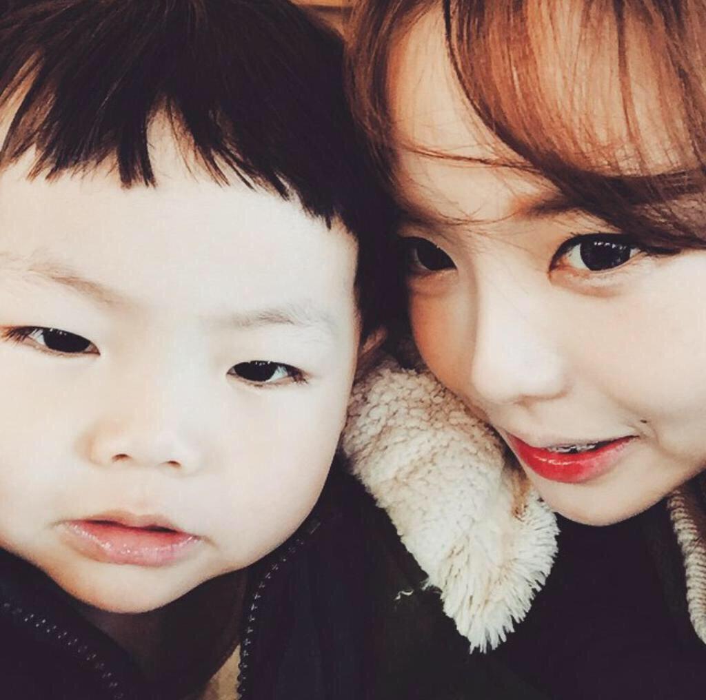 オルチャン画像 ヨンギちゃんやっぱり辛かったんだ でも今は2人目もいるし 楽しく暮らしてほしいな それより みんな子供いたこと知らんかった事にも驚き笑 Http T Co Jjymj9xamx Twitter