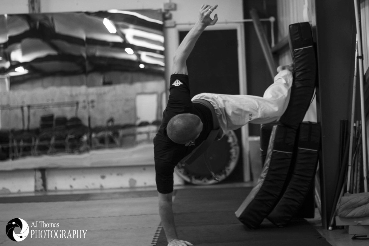 AJTPhotographer's tweet photo. @RobertMcleod16 Shots of training! #noexcuses #KickingAss http://t.co/YASnzY1ypy