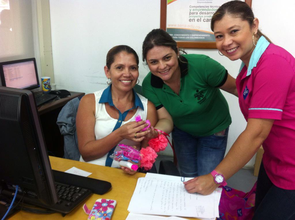 paulapenuela's tweet photo. Nuestro personal administrativo también   Celebra nuestra feria @Olquintero @Sena_Bienestar @SENAComunica http://t.co/Bstw0gpDSx