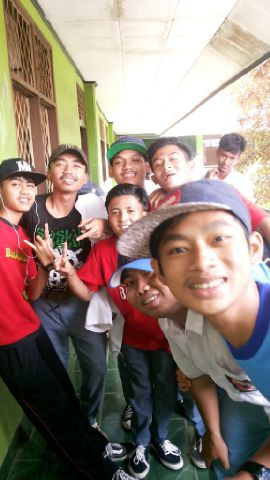 STMBASKARA112's tweet photo. Masa putih abu2 gaakan terulang lg kawan:') jadi manfaatin setiap momen2 yg ada, sukses buat bkr112 angktan sekarang! http://t.co/N8I9BTV9KB