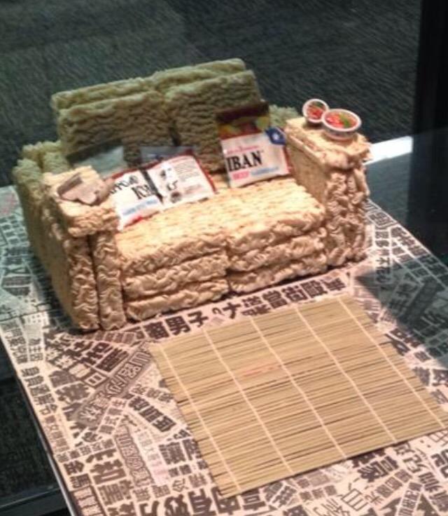 RamenTalks's tweet photo. When you broke but still want a nice place to sit... http://t.co/0RNPRxGtht