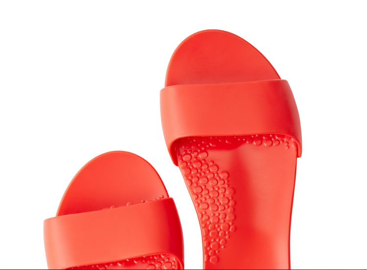 ecorsano's tweet photo. #love SOAK click on link and get the very first pair of our slides:http://t.co/xWYtWZByLD  Please share&amp;retwt http://t.co/DAozsUaVlU