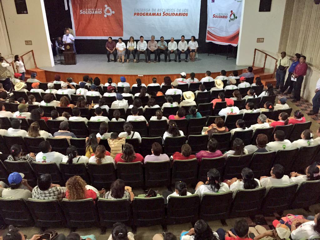 micksunarylee's tweet photo. Entrega de recursos de #ProgramasSolidarios en #Palizada @RicardoOcampoF en representación de @ferortegab @SEDESORE http://t.co/la2k6dS36O
