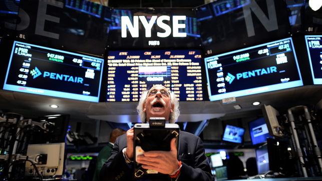 MarienMultifin's tweet photo. Por el contrario, el #DowJones sube 0.25% y el #Nasdaq gana 0.11%.
http://t.co/bni1sXMds6 http://t.co/cAChmBq7Ri