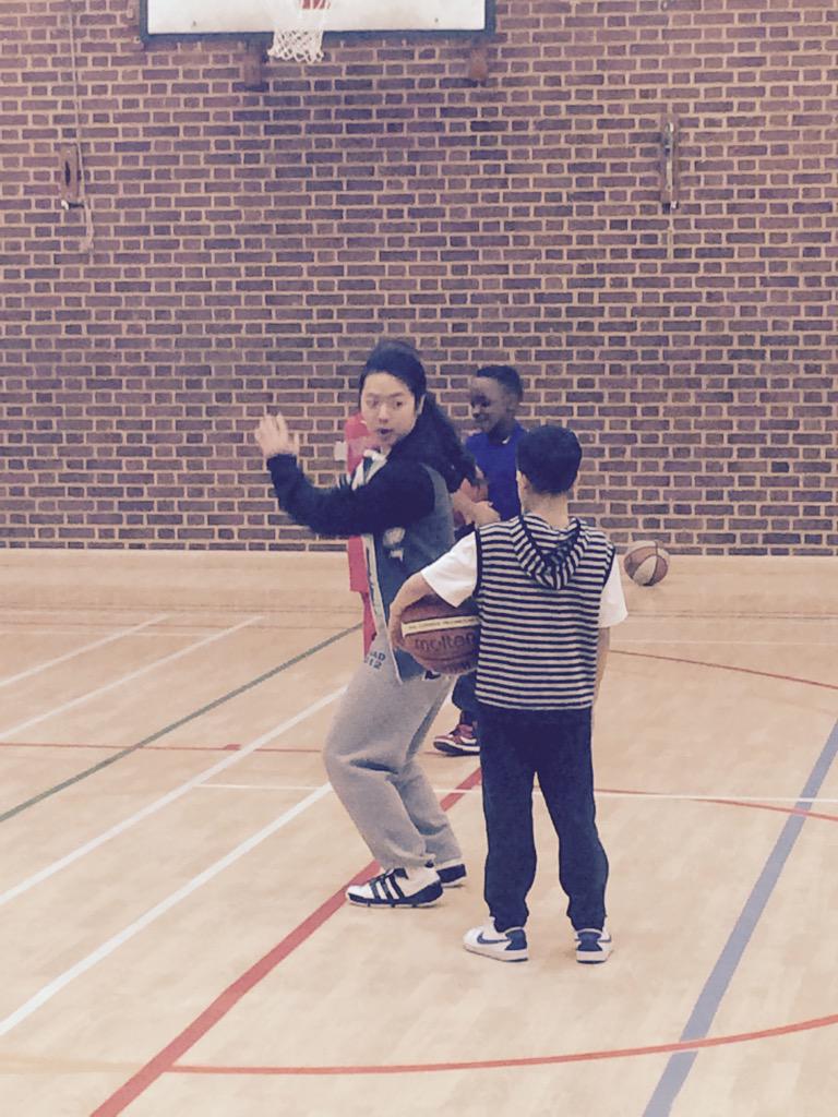 AccessSportDSC's tweet photo. One of our #QMUL volunteers coaching at a #WFFlames session. 4-6pm @ Pastures  @qmsuvolunteer @EverBetterSport http://t.co/wru9Oxsq2l