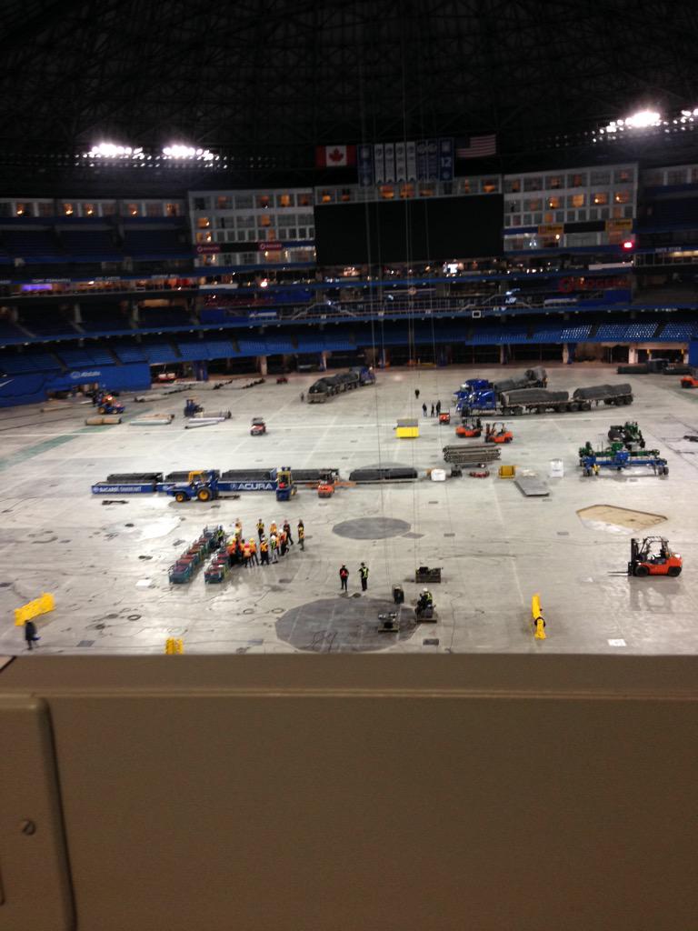 Matt_Palms's tweet photo. Experiencing the Rogers Centre! #PassporttoPR http://t.co/5USwgHB2yC
