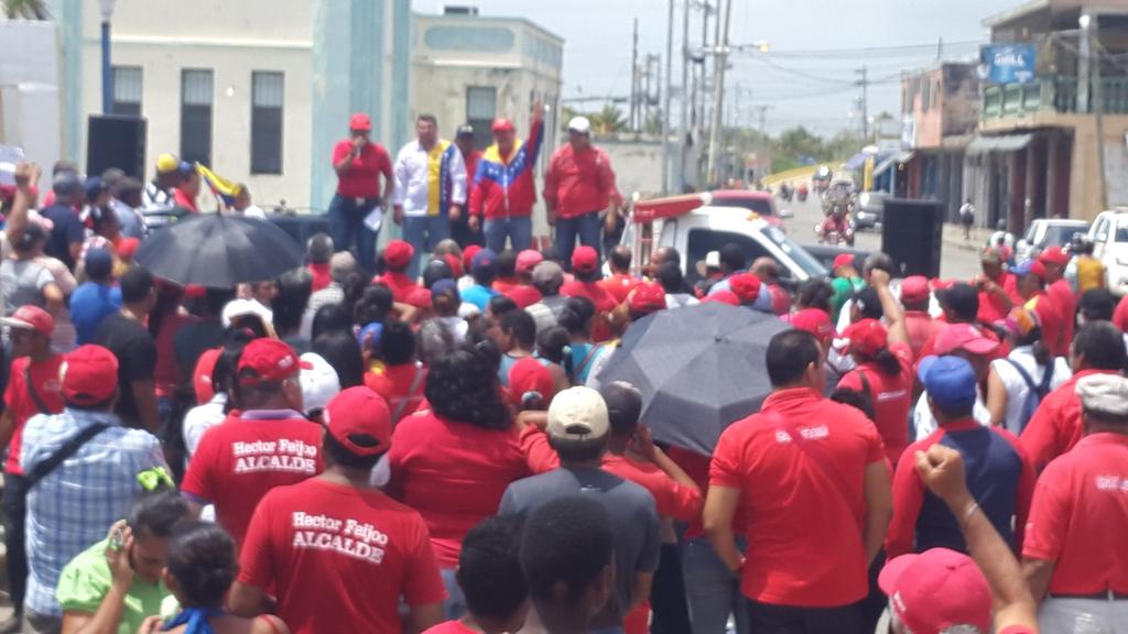 silvaenvivo's tweet photo. TUCACAS TRINCHERA ANTIIMPERIALISTA YANKEE GO HOME @jmontillapsuv @psuvfalcon @ORI_FALCON  @NicolasMaduro @StellaLugo http://t.co/iKethuarMS