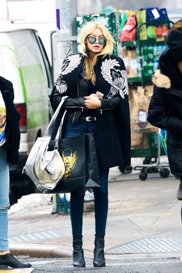 HadidOutfit's tweet photo. http://t.co/RnNs5W3N5j
