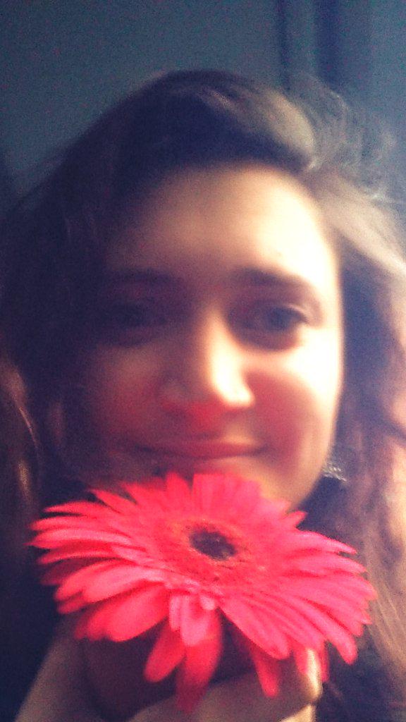 Chilypep's tweet photo. Random acts of kindness in action :-) Free flowers on southbank make us #smile inbetween #FeelHappyFix event :-) http://t.co/1JD57TkWPD