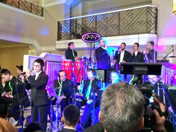 KlikBand's tweet photo. In The Palace with @YumiLowy and child soloist Yitzy Rosinger with the @YedidimChoir http://t.co/ohKM1T09GK