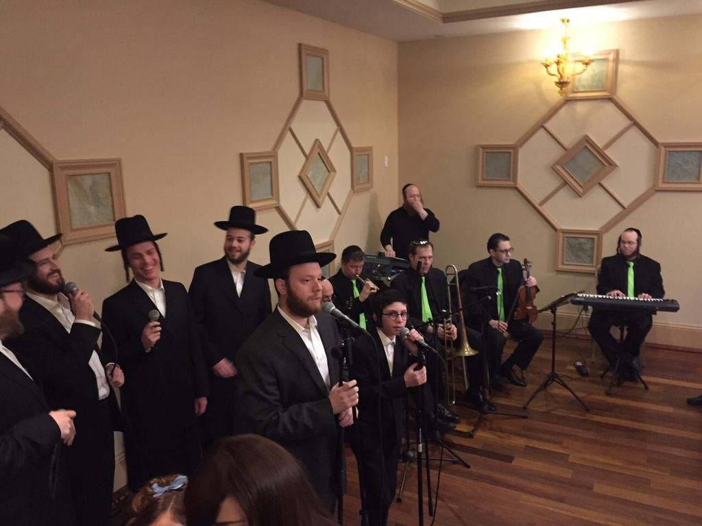 KlikBand's tweet photo. In The Palace with @YumiLowy and child soloist Yitzy Rosinger with the @YedidimChoir http://t.co/ohKM1T09GK