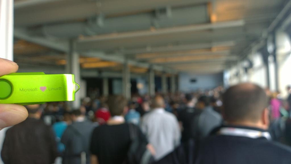 ntziolis's tweet image. Microsoft loves Linux at #elasticon #microsoftlinux ... Confused? Read why: zdnet.com/article/why-mi…