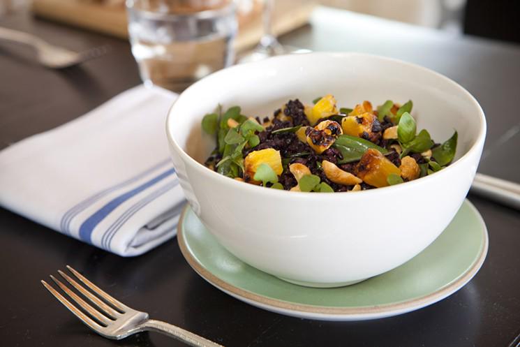 LAWeeklyxfbaz's tweet photo. 10 #Vegetarian-Friendly Essential Restaurants in Los Angeles: http://t.co/SAlFVeKtMN  http://t.co/g6wdOLWJzU