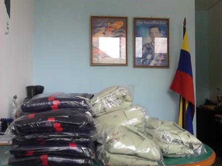 Dotación d Uniformes a Funcionarios del IAPMZ GRACIAS al apoyo de <a href="/mreyesPSUV/">Michael Reyes</a> y del Presidente deL Matadero Municipal