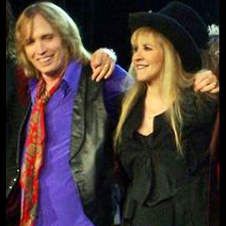 StevieNixChain's tweet photo. Sometimes heβs my best friend.. Even when heβs not around.. #HardAdvice #TomPetty #StevieNicks #turnoffthatradio http://t.co/3fUStKZvfs