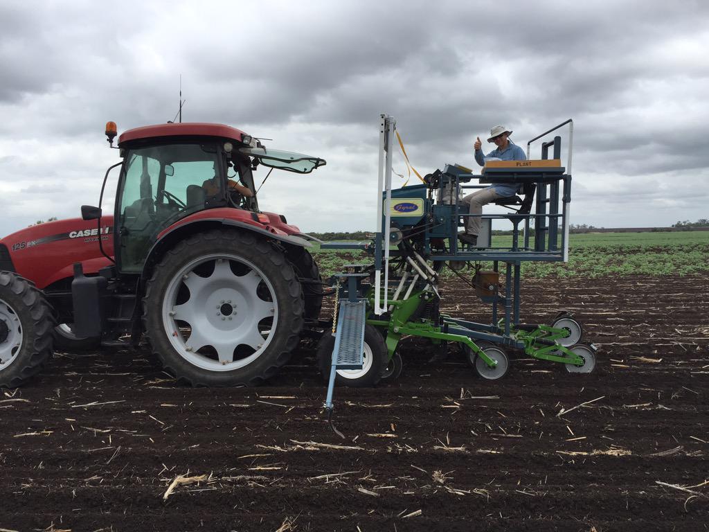 DarrenAis's tweet photo. Planting a TSV trial East of Clermont with Murray Sharman and the new planter. #dafqld #grdc http://t.co/s1kgqOqdXh