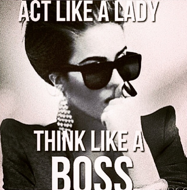 Lady boss is. Леди босс афоризм. Девушка like a Boss. Леди босс картинка девушка модная. Открытка с надписью леди босс.