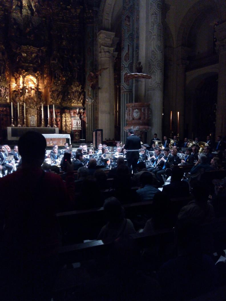En estos momentos, concierto de la <a href="/OlivaSalteras/">La Oliva de Salteras</a> en la Iglesia del Salvador. Suena "Valle de Sevilla".