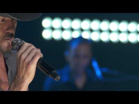 IntDesignLiving's tweet image. Tim McGraw - Diamond Rings and Old Barstools (From iHeart Live) vid.staged.com/Nhao #customliving #livingdesigns