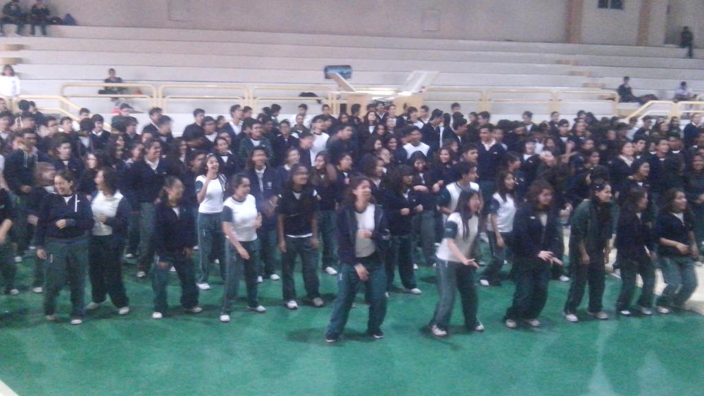 PREPAFRAYLUIS's tweet photo. Terminando con clase de yoga, zumba y pilates nuestro día deportivo @frayxavier http://t.co/JOf53BPyjv
