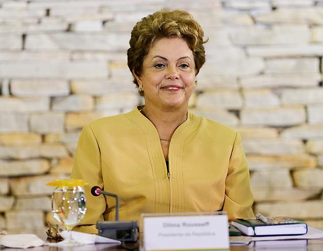 folha's tweet photo. Dilma foi citada 11 vezes nos depoimentos de delatores da Lava Jato: http://t.co/O48sytZnBS http://t.co/4FuE4yuWHr