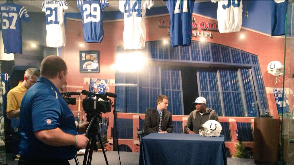 StephenAndress1's tweet photo. You know it“@daronie: It's been a very exciting couple of days! http://t.co/kTAG7DD3En is hopping! #ColtsFreeAgency http://t.co/RVDQaVJGTM”