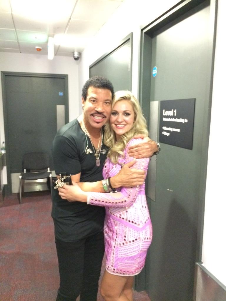 LarissaEddieUK's tweet photo. With the Legend himself Mr @LionelRichie ....A total inspiration!!! It's an honour to be supporting you! #cloud9 http://t.co/U9BK22kN7q