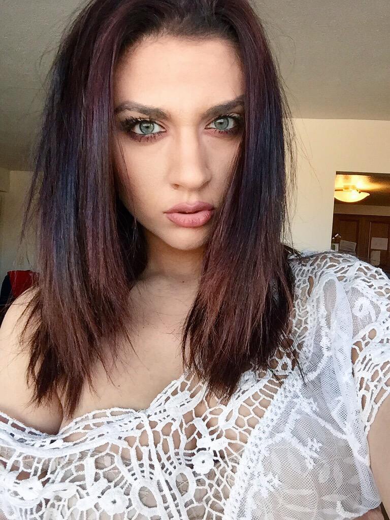 gabri3llah's tweet photo. @FoundBAE here's some face 😈 Puerto Rican and Slovenian http://t.co/Qj6Da2OHBk