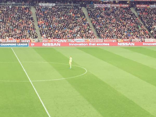 topeleven's tweet photo. #Neuer the sweeper keeper. #BayernShakhtar http://t.co/ZRHuwMJJB5