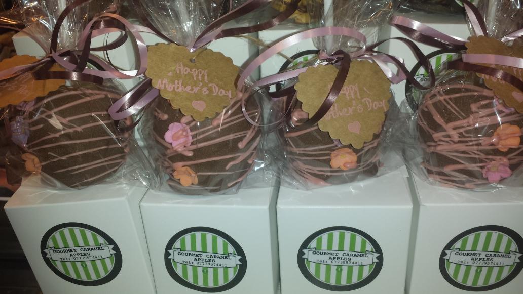 apples_gourmet's tweet photo. @LisburnHourNI Mother's Day 'Gourmet Caramel Apples' available in Vic Ryn! http://t.co/Z0AyZQjV4Q