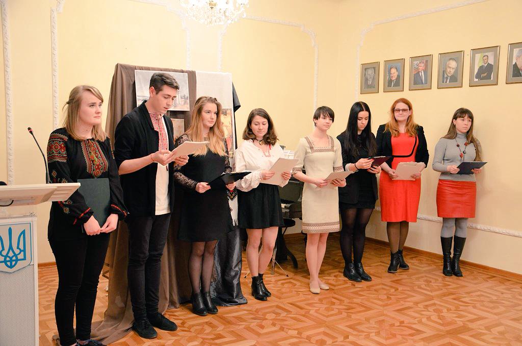 UKRinPL's tweet photo. Сьогодні на творчому вечорі у Посольстві #Україна з нагоди #Shevchenko201 http://t.co/aCnIdQjJjh