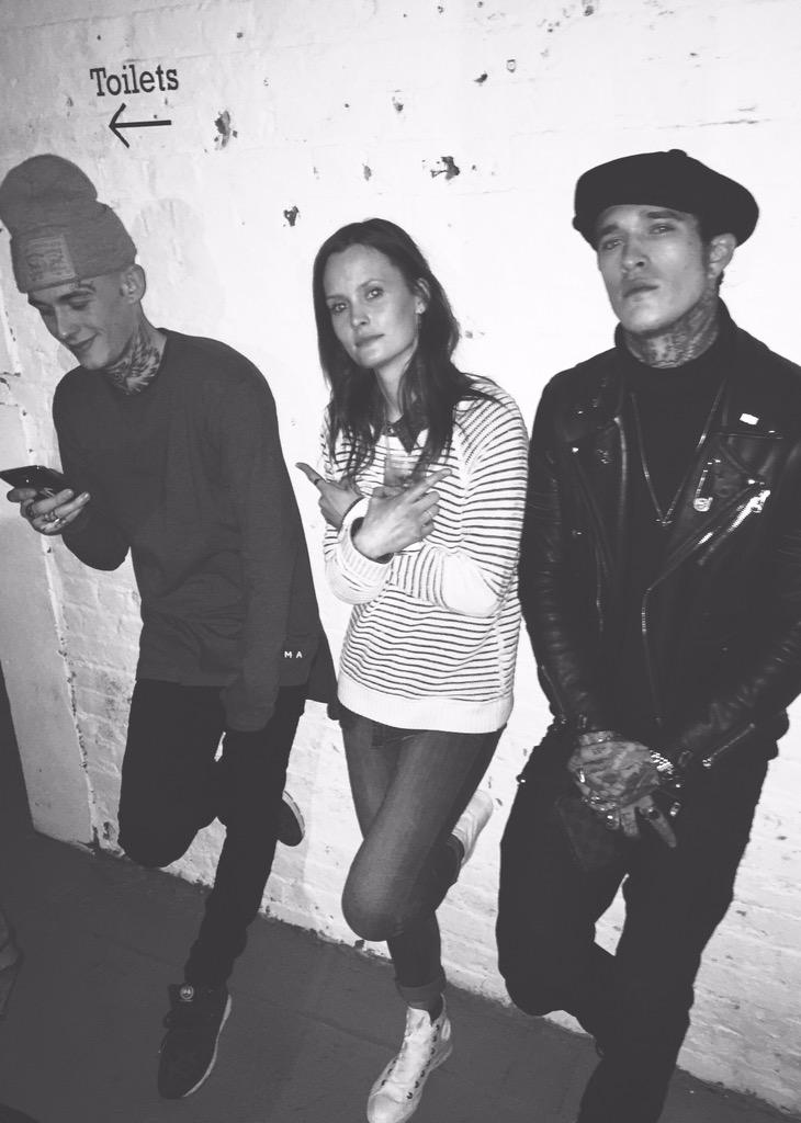 CharlDeCarle's tweet photo. Toilet queue at the @Converse party.
Not too shabby
@TheRealJimmyQ & @ayjays_world #lavinlife http://t.co/nzqVSrh2gx
