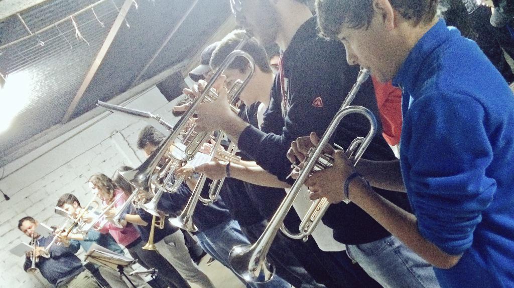 aleblahermusic's tweet photo. Un año más ha sido un honor y orgullo hacer música con @delacallereal. #SSanta15 preparada. Ahora toca disfrutar... http://t.co/eDWlJ6QSY4