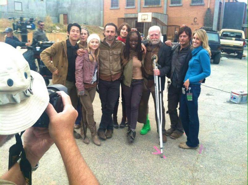 jynkuran's tweet photo. ❤️Family photo❤️ @emmykinney @wwwbigbaldhead @steveyeun @DanaiGurira #twdtogether @EnerGiz_Dixon @thewalkingoscar http://t.co/8sXf7Ssq9x