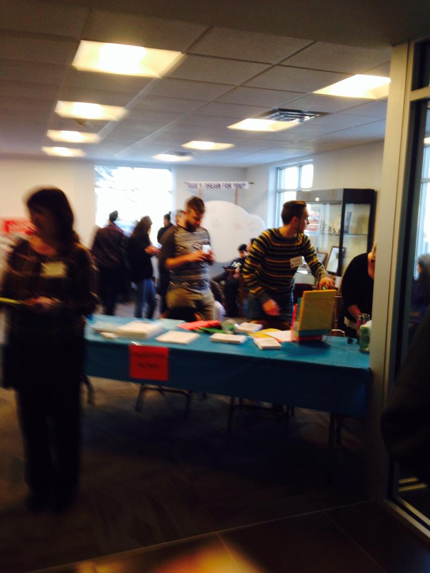 LkwdSchools's tweet photo. People arriving for tonight's Heroin & Hope event @ Lkwd Methodist. Speakers @7. #time4hope http://t.co/vV77KNXQSv