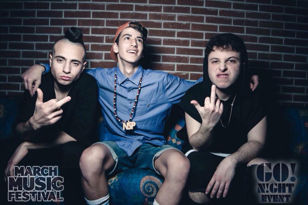 sidcastri's tweet photo. Regà ho visto la madonna, voglio entrare dentro i papaboys😂
 #ms #spistour #lodiècrollata #papaboys #younglegend http://t.co/RU4g5FxIwl