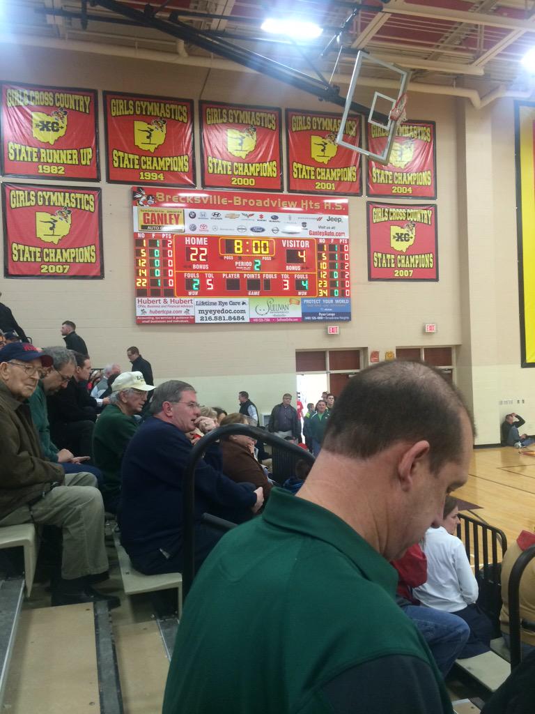 cole_robertz's tweet photo. Well you could say St. Eds started the game well 😂 #EndOfTheFirst #Playoffs http://t.co/iPJEBvAB99