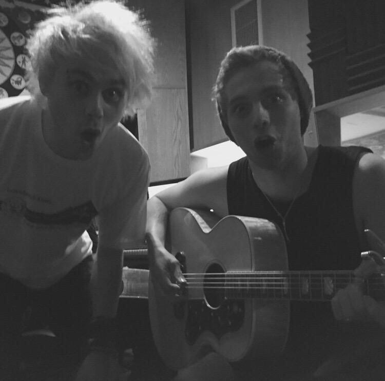 bestmukepics (@bestmukepics) on Twitter photo 