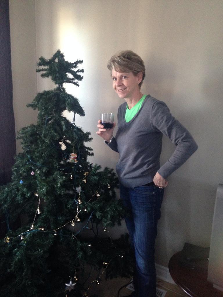cjlewis511's tweet image. Just having a wine by the Xmas tree before dinner at Dale's house! #March11 #AlmostEaster #TakeTreeDown